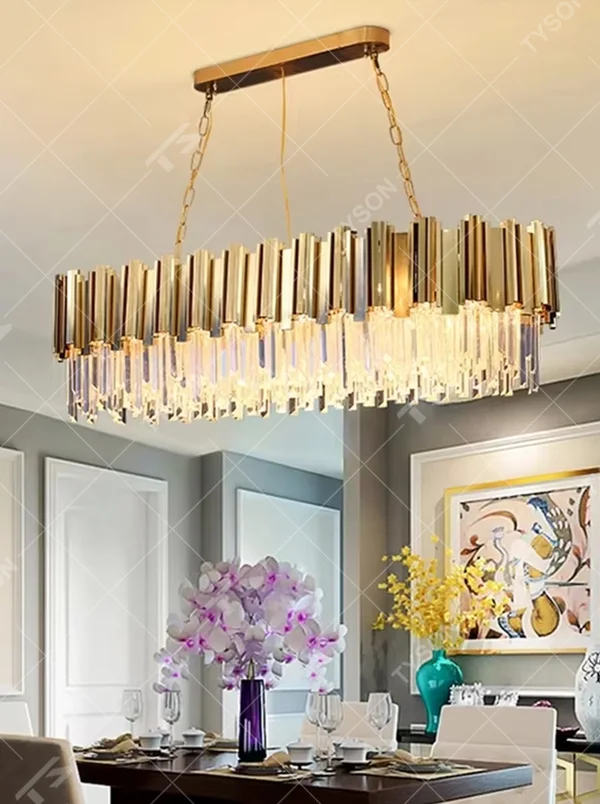 This modern light luxury two-layer linear chandelier features an upper frame enclosed by gold metal strips, with transparent crystal tassels hanging below, suspended by gold chains. When lit, light refracts through the crystal to emit a brilliant and luxurious glow, combining a luxurious texture with an ambient atmosphere. Ideal for dining rooms, bars, light luxury apartments, and other spaces, it adds an exquisite and sophisticated touch to modern minimalist or light luxury home environments.