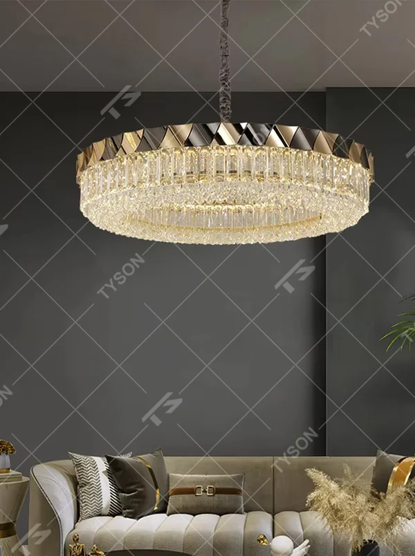 This modern light luxury two-layer circular crystal chandelier features a black-and-gold metal frame, inlaid with transparent long crystals to form a double-layered dome shape. The geometric black-and-gold metal contrasts brilliantly with the shimmering crystal, and when lit, light refracts through the crystal to emit a luxurious and soft glow, combining a sophisticated texture with an ambient atmosphere. Ideal for living rooms, dining rooms, light luxury apartments, and other spaces, it adds an exquisite and luxurious touch to modern minimalist or light luxury home environments.
